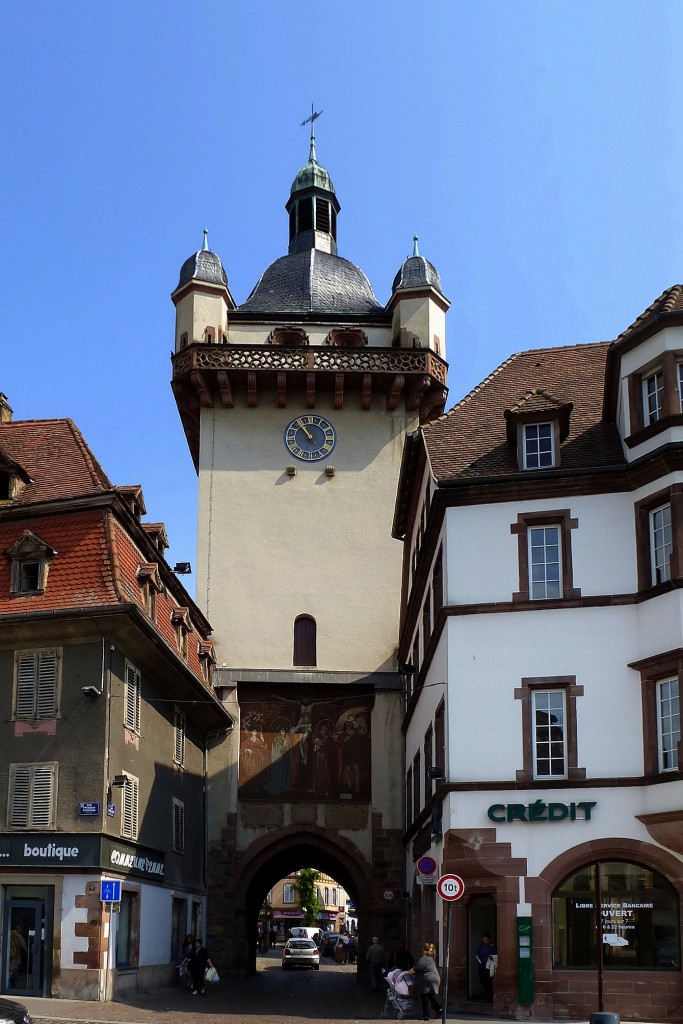 Schlettstadt (Selestat), der Neuturm oder Uhrturm, geht zurck auf die 1280 erbaute Stadtbefestigung, Juni 2014