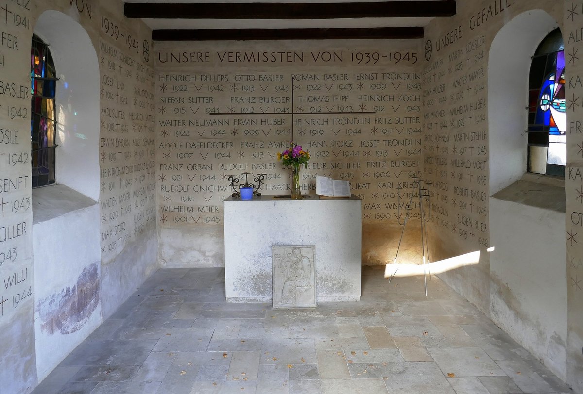 Schliengen im Markgrflerland, Blick in den Innenraum der Heilig-Kreuz-Kapelle, Okt.2019