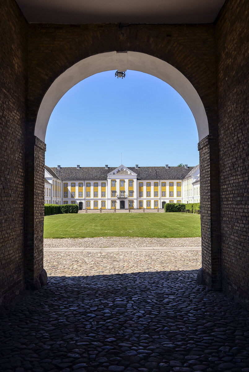 Schloss Augustenburg in Nordschleswig (Snderjylland) ist die grte und einheitlichste Barockanlage im sdlichen Dnemark und nach Schloss Gottorf in der Stadt Schleswig der zweitgrte erhaltene Residenzbau im einstigen Herzogtum Schleswig. Aufnahme: 9. Juni 2021.