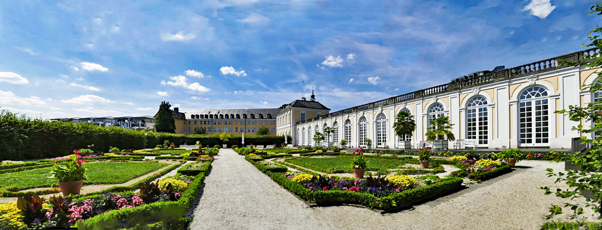 Schloß Augustusburg in Brühl, Westflügel (Orangerie) mit Gartenanlage - 07.08.2017