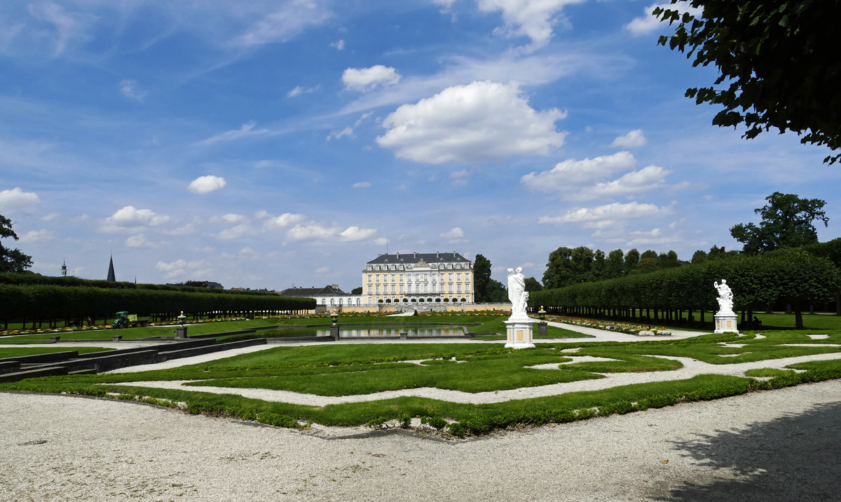 Schlo Augustusburg mit Schlopark und Spiegelweiher in Brhl - 07.08.2017