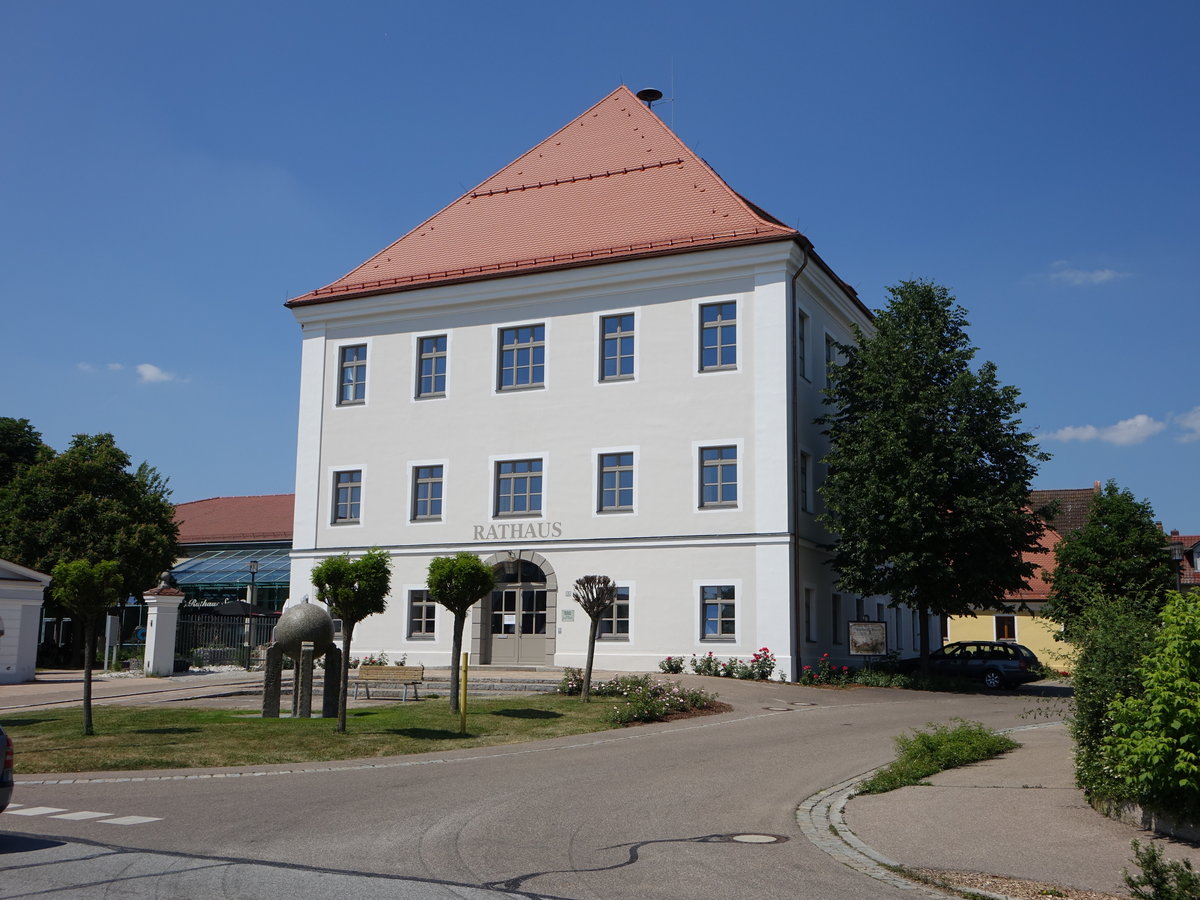 Schloss Barbing, dreigeschossiger Walmdachbau, erbaut im 18. Jahrhundert, heute Rathaus (02.06.2017)