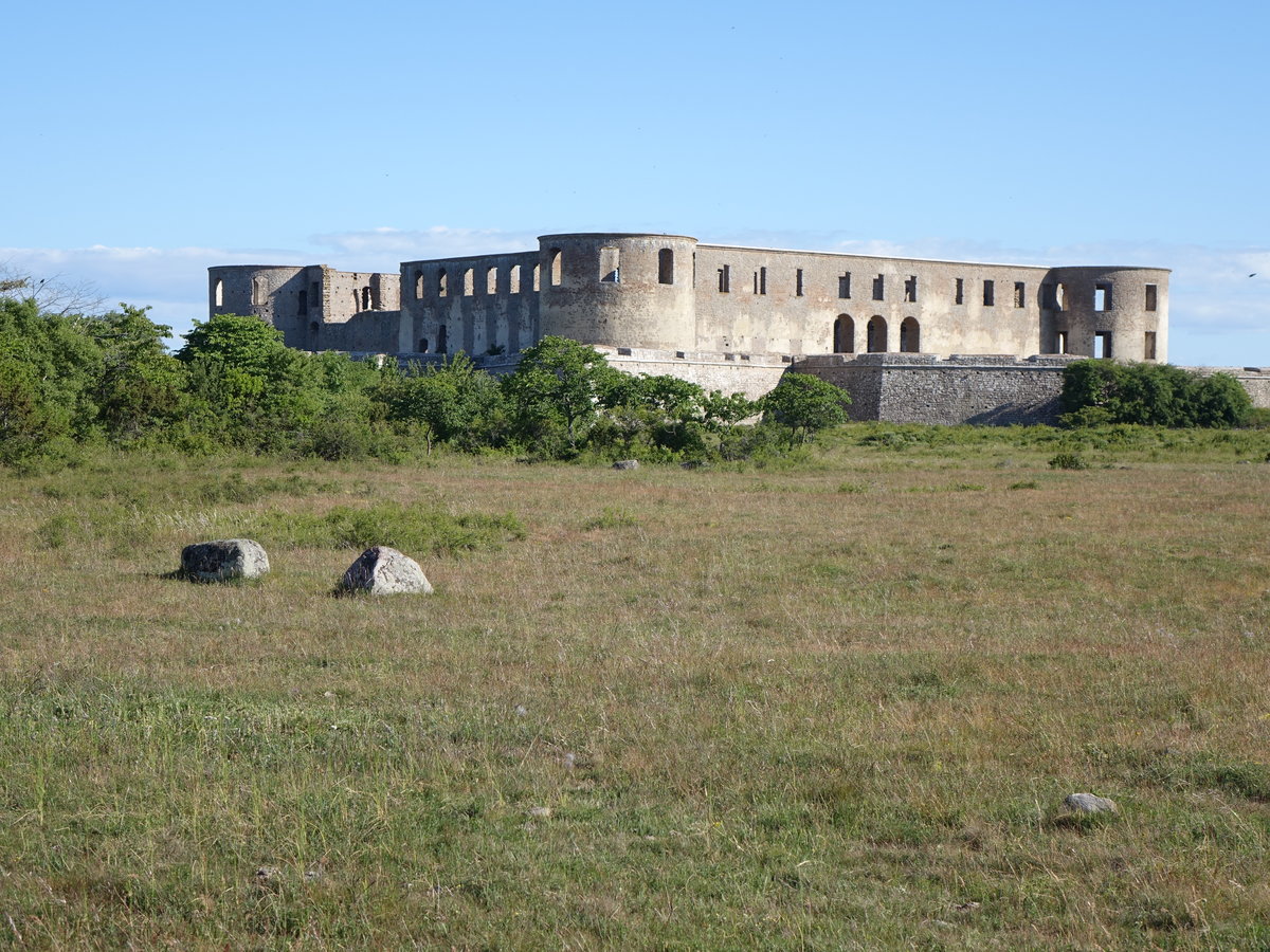 Schloss Borgholm auf land, erbaut ab 1569 durch Johan III., Schloviereck mit runden Ecktrmen und Bastionen, seit 1806 Ruine nach Brand (13.06.2016) 