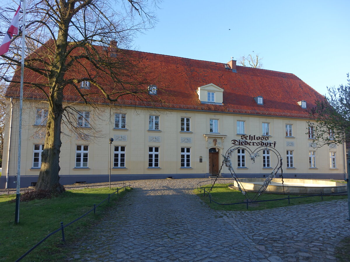 Schloss Diedersdorf, erbaut von 1798 bis 1800 (07.04.2026)