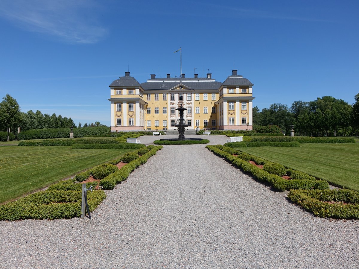 Schloss Eriksberg, erbaut im 17. Jahrhundert durch Christopher Gyllenstierna, Stuckdecken von Carlo Carove, seit 1808 im Besitz der Freiherren Bonde (14.06.2016)