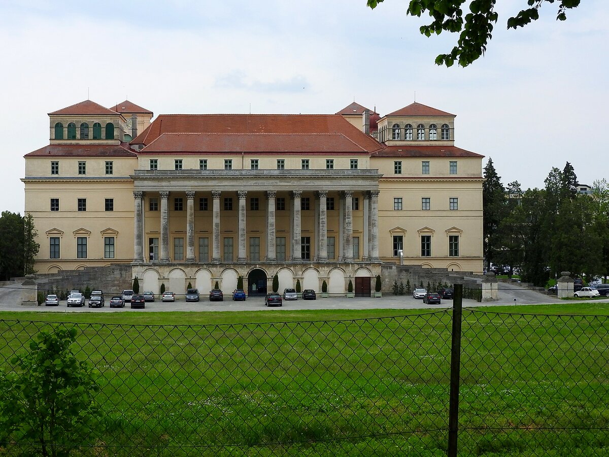 Schloss Esterhazy von der  Rck-, bzw. Parkansicht; 230502