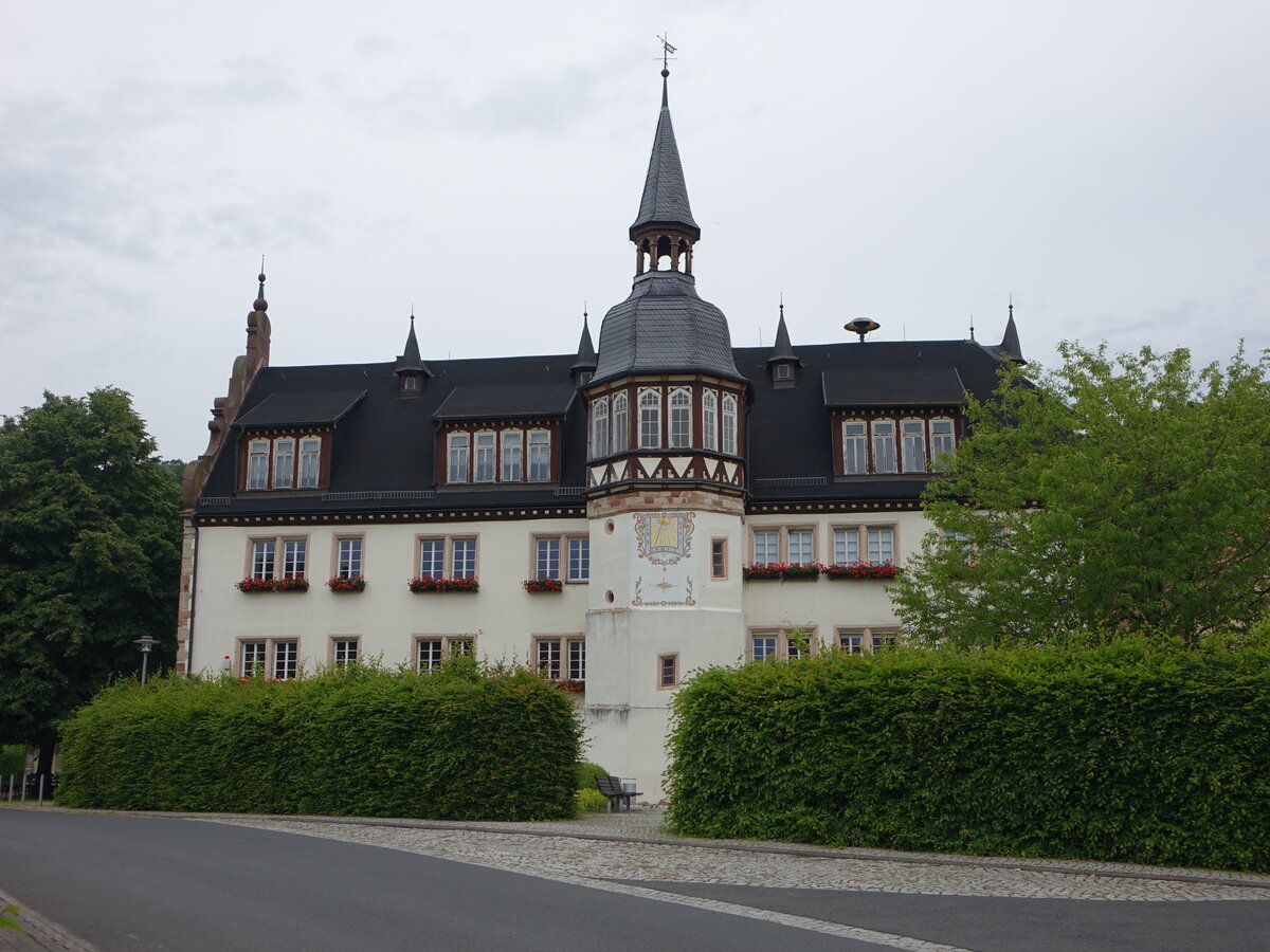 Schloss Frauensee am Platz der Freundschaft, erbaut von 1632 bis 1634 von Landgraf Wilhelm von Hessen-Kassel, heute Gemeindeverwaltung und Heimatmuseum (05.06.2022)