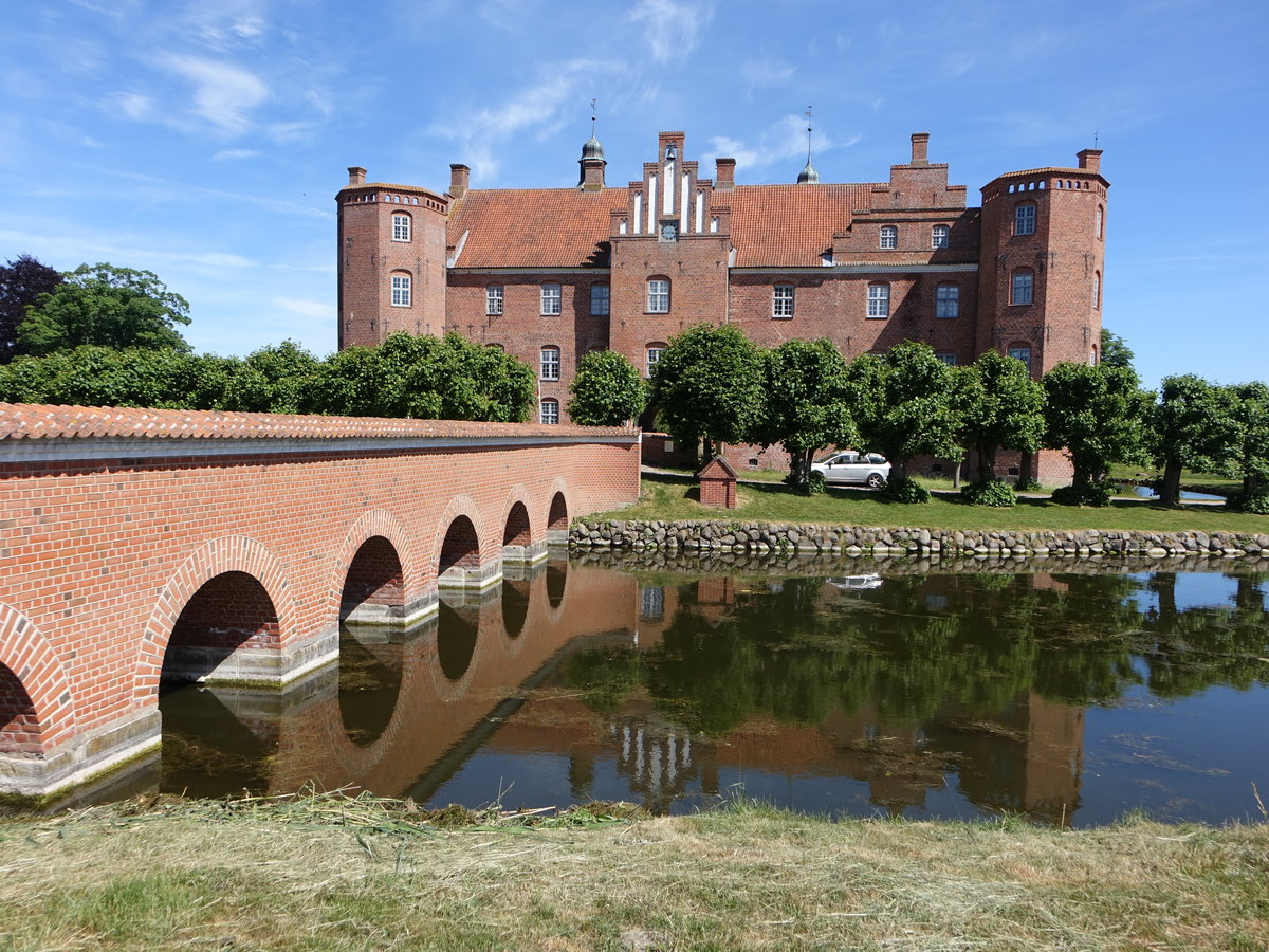 Schloss Gammel Estrup, Renaissanceburg erbaut um 1500, um 1600 umgebaut durch den Architekten Matthias Bygmester, Nordflgel von 1749 erbaut von N. H. Rieman (07.06.2018)