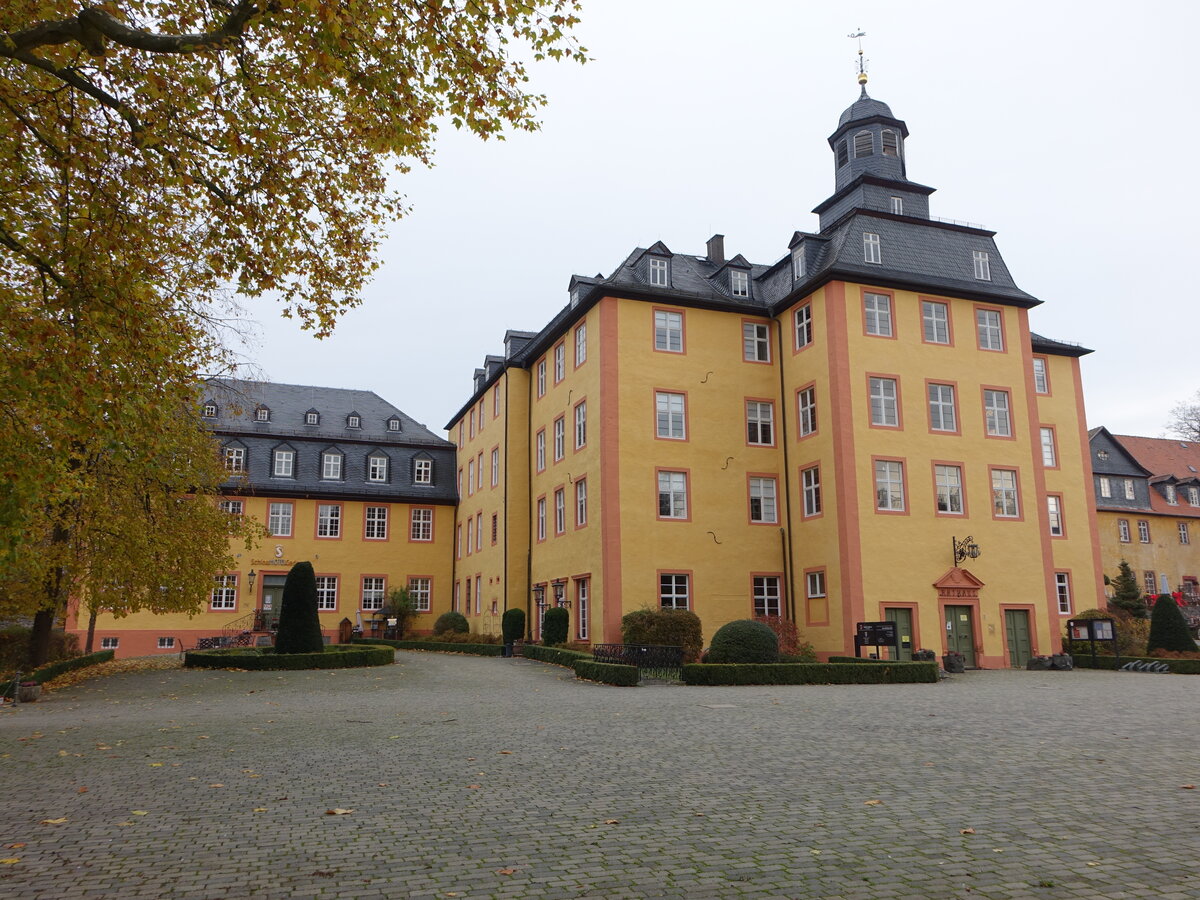 Schloss Gedern, Hauptbau mit Treppenhaus und Wappensaal, erbaut ab 1700 (30.10.2021)