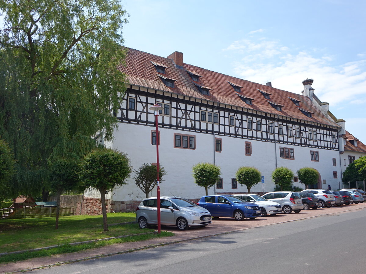 Schloss Gerstungen, erbaut im 17. Jahrhundert auf den Grundmauern der frheren Wasserburg (03.06.2022)