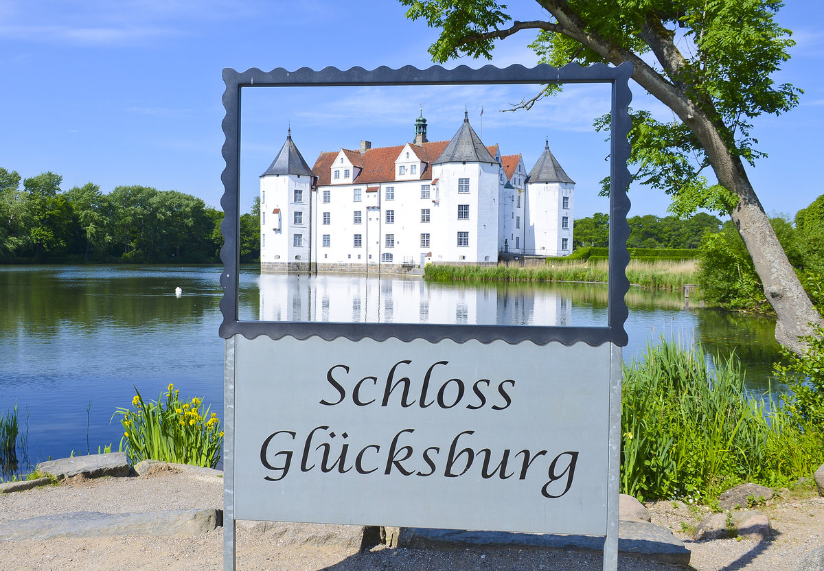 Schloss Glcksburg gehrt heute zu den bedeutendsten Schlossanlagen Europas.
Seit 1925 ist das Glcksburger Schloss als Schlossmuseum der ffentlichkeit zugnglich. Die Renaissanceausstattung der Rume ist weitgehend erhalten geblieben. Aufnahme: 4. Juni 2020.