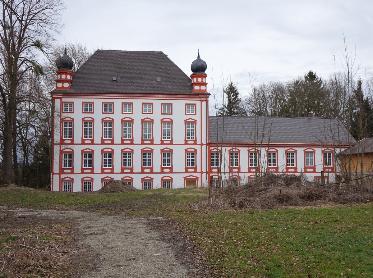 Schloss Grohhenrain, erbaut ab 1724 durch Johann Georg Messerer, Hauptbau mit kleinen Ecktrmen (09.02.2016)
