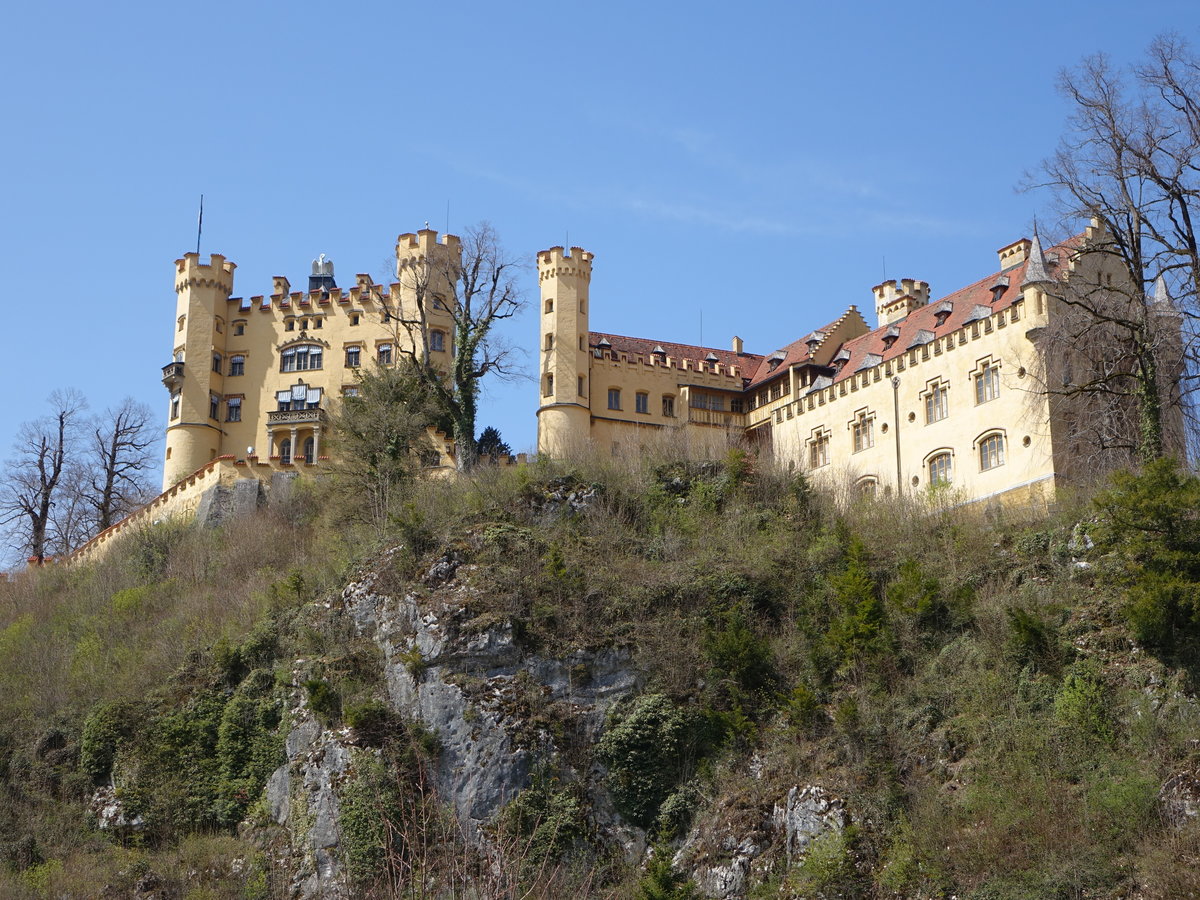 Schloss Hohenschwangau, erbaut von 1537 bis 1547, neugotisch umgestaltet von 1835 bis 1836 (26.04.2021)