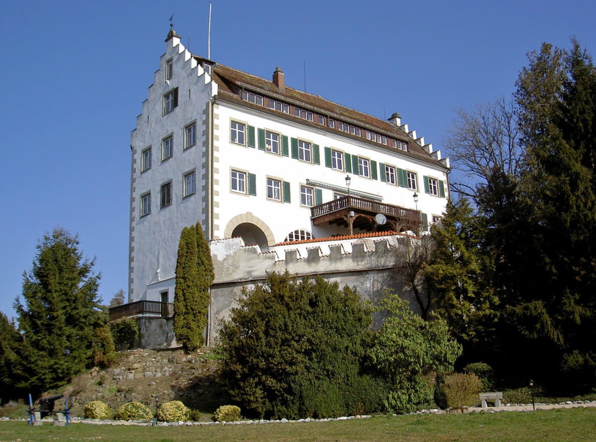 Schloss Ittendorf, erbaut von 1671 bis 1677 durch das Kloster Einsiedeln, dreistckiger Staffelgiebelbau (09.03.2014)