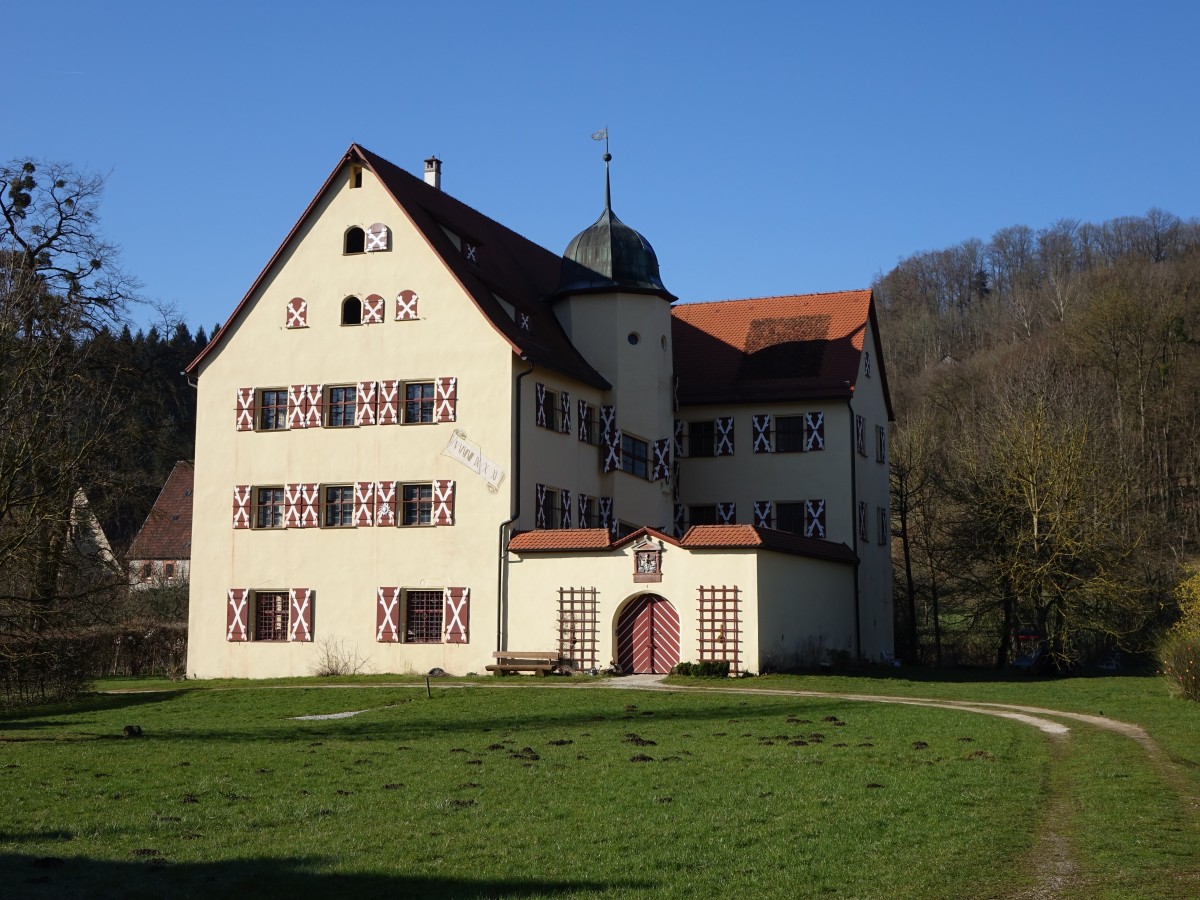 Schloss Kirchensittenbach, dreigeschossige Zweiflgelanlage mit Satteldcher, Treppenturm mit Kuppelhelm, erbaut von 1590 bis 1595 durch Wolf Jakob Stromer (05.04.2015)