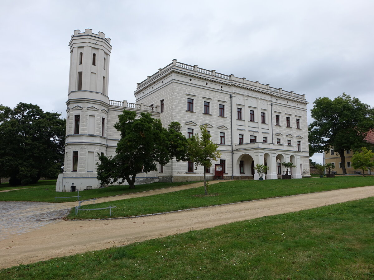Schloss Krobnitz,  Alterssitz des preuischen Kriegs- und Marineministers Albrecht Graf von Roon, erbaut ab 1750 (16.09.2021)