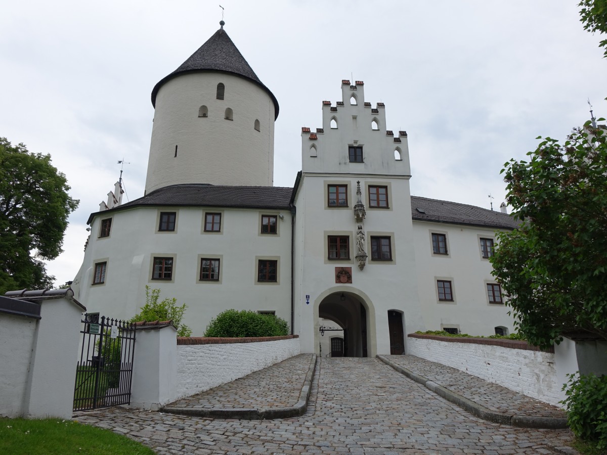 Schloss Kronwinkl bei Eching, Bergfried 12. Jahrhundert, Wohnbauten 16. Jahrhundert, 
Heutiger Besitzer ist Christoph Graf von Preysing-Lichtenegg-Moos (23.05.2015)