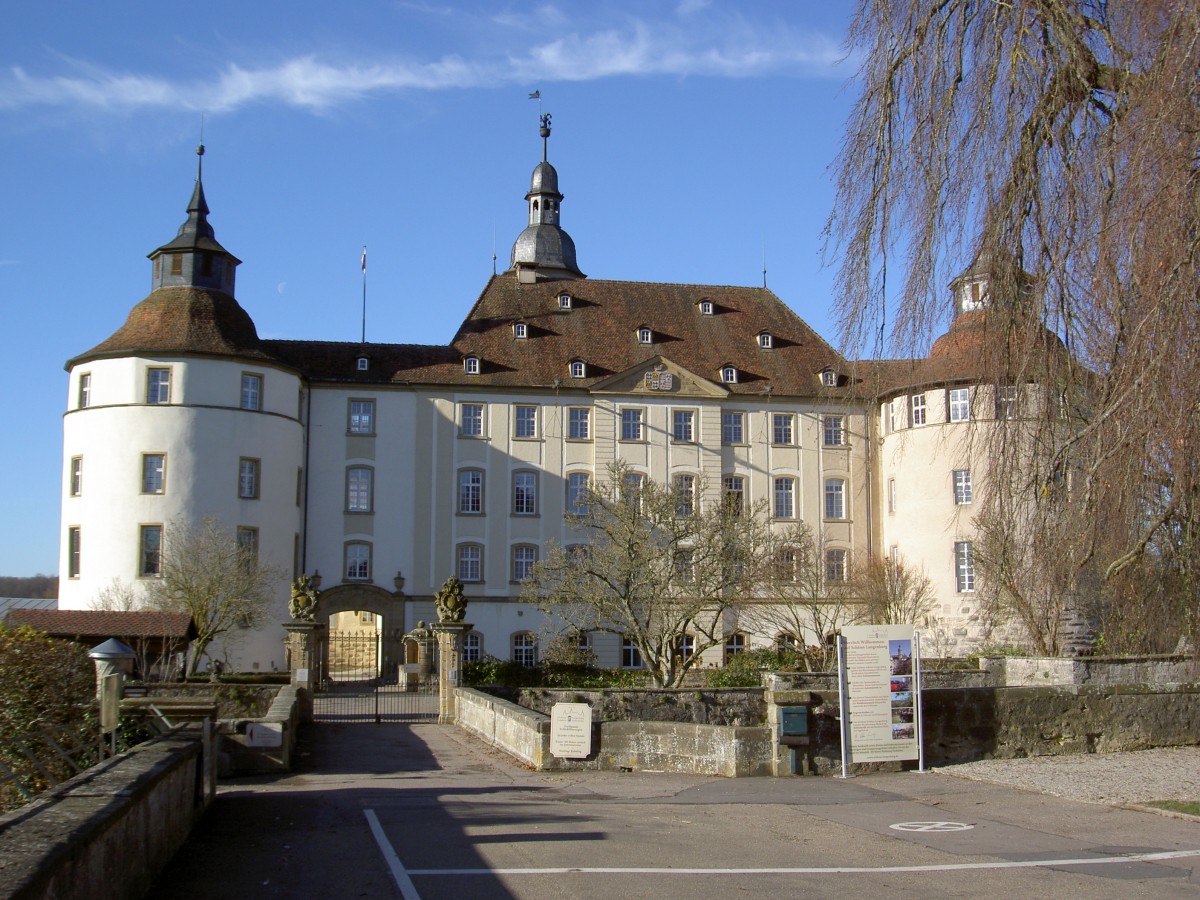 Schloss Langenburg, Residenz der Familie Hohenlohe-Langenburg, erbaut ab 1235, Umbau zum Barockschloss von 1757 bis 1759 (25.11.2013)