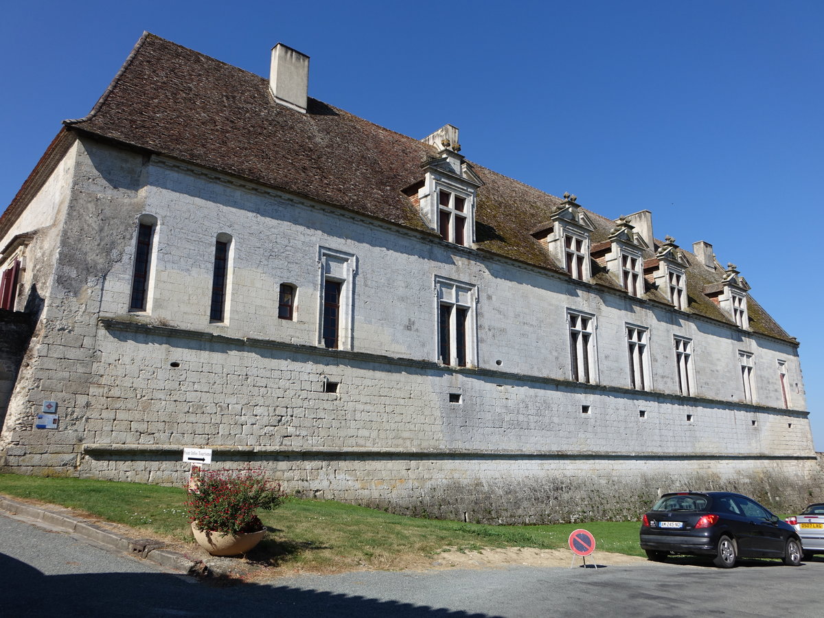 Schloss Lauzun, erbaut im 15. Jahrhundert vom Herzog von Lauzun (23.07.2018)