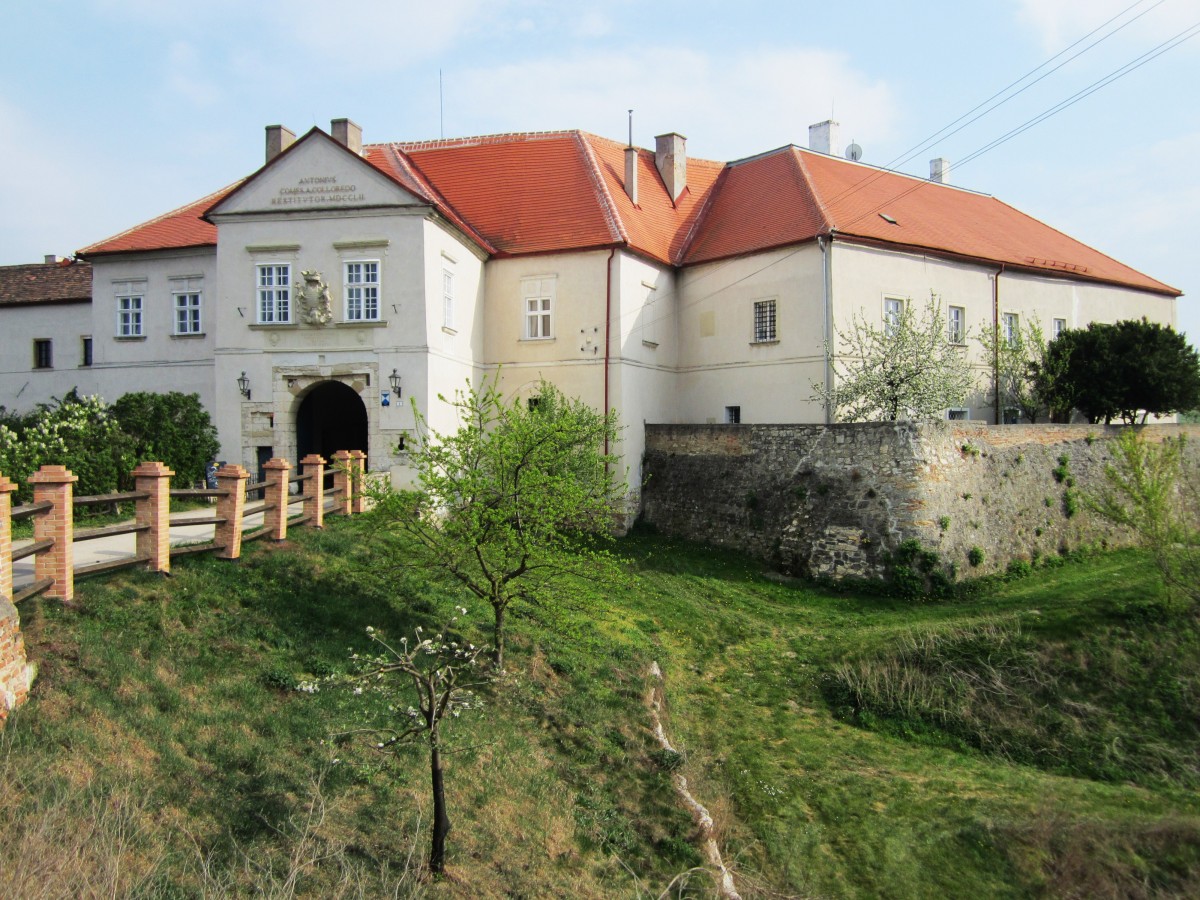 Schloss Mailberg, erbaut ab 1146, im Besitz des Malteser Ritterordens (19.04.2014)