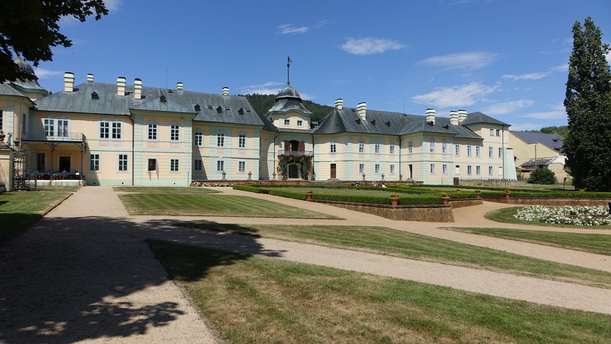 Schloss Manetin, erbaut bis 1712 im Barockstil durch Johann Blasius Santini-Aichl (06.07.2019)