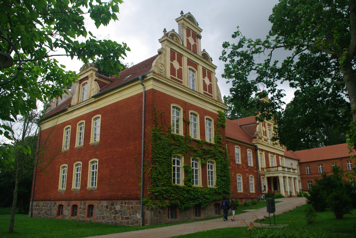 Schloss Meyenburg, ehemaliger Adelssitz der Familie von Rohr, erbaut im 15. Jahrhundert (14.07.2012)