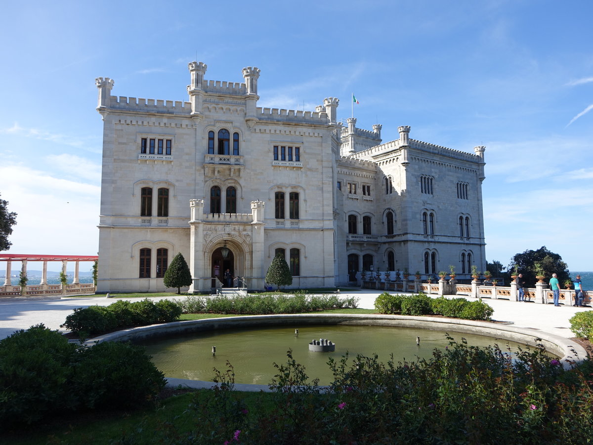 Schloss Miramare, erbaut von 1856 bis 1860 fr den spteren Kaiser von Mexiko Maximilian (19.09.2019)