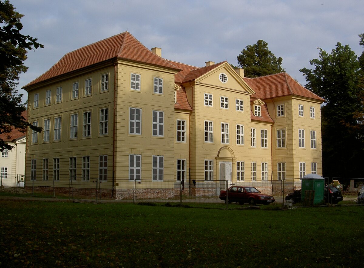 Schloss Mirow, erbaut von 1749 bis 1751 nach Plnen von Julius Lwe (19.09.2012)
