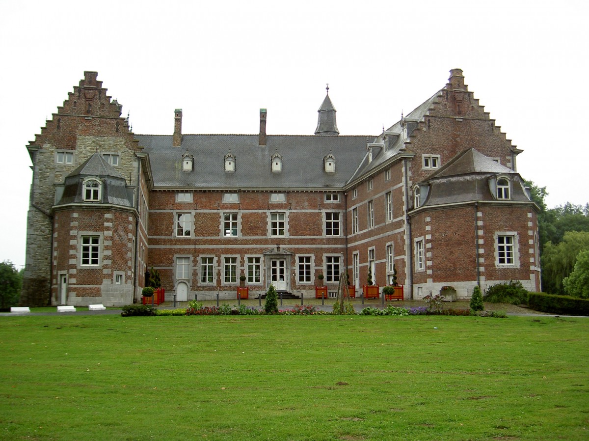 Schloss von Monceau sur Sambre, erbaut ab 1607 durch die Familie de Trezegnies, de Hamal und de Gavre (28.06.2014)