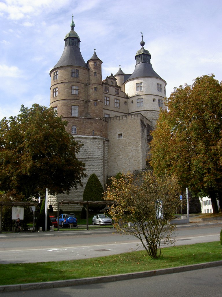 Schloss Montbeliard mit den Trmen Henriette (1424) und Frederic (1595), heute 
naturkundliches und archologisches Museum (05.10.2014)