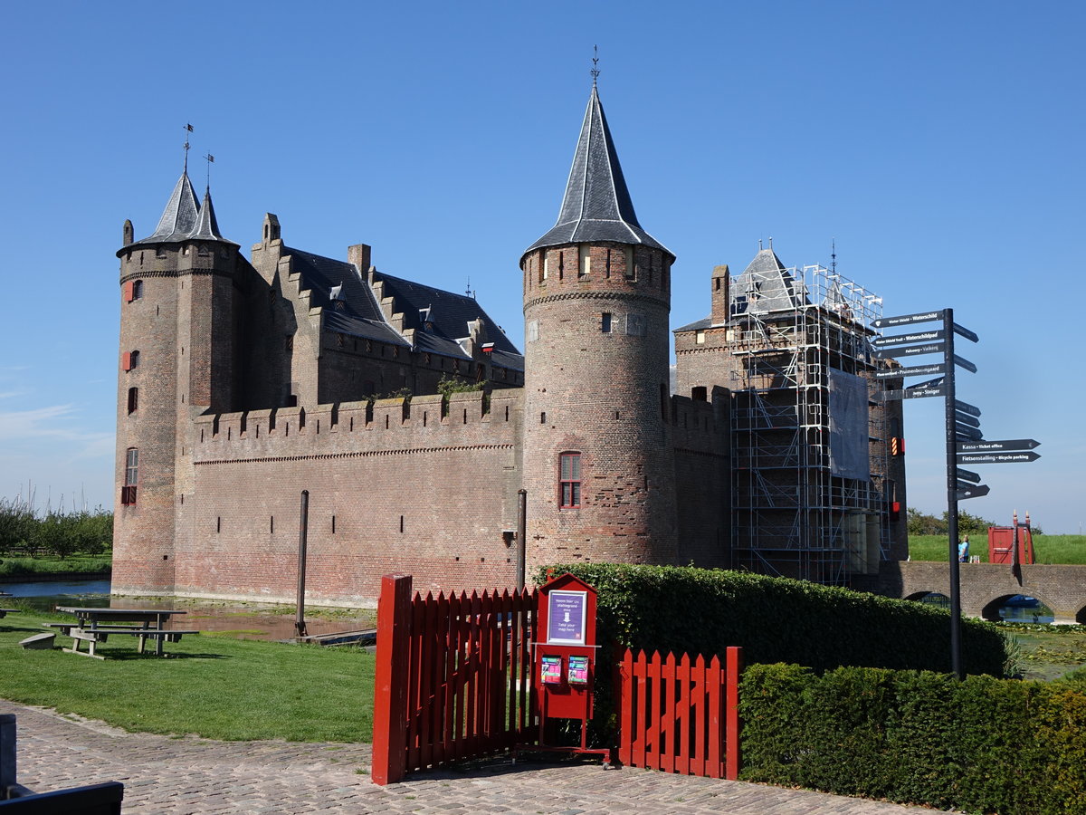 Schloss Muiden, erbaut ab 1280 durch Graf Floris V. (25.08.2016)