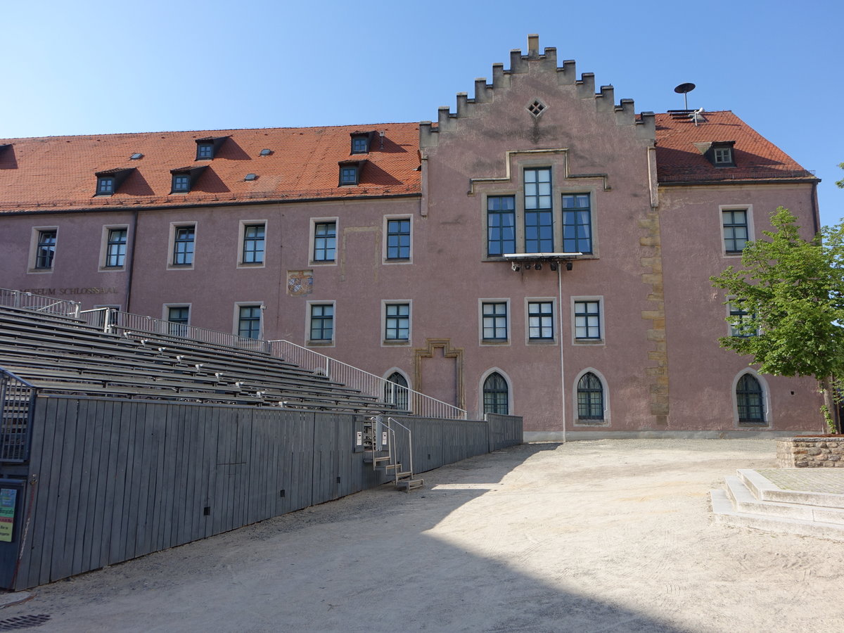 Schloss Neunburg vorm Wald, neugotischer Umbau 1857 als Bezirksgericht nach Plnen von August von Voit (02.06.2017)