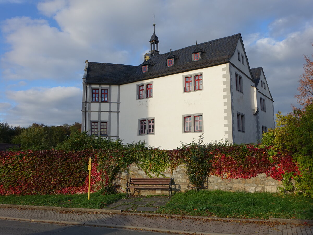 Schloss Nimritz, Renaissanceschloss mit Turm und einen barocken Anbau, erbaut von 1565 bis 1570 (19.10.2022)