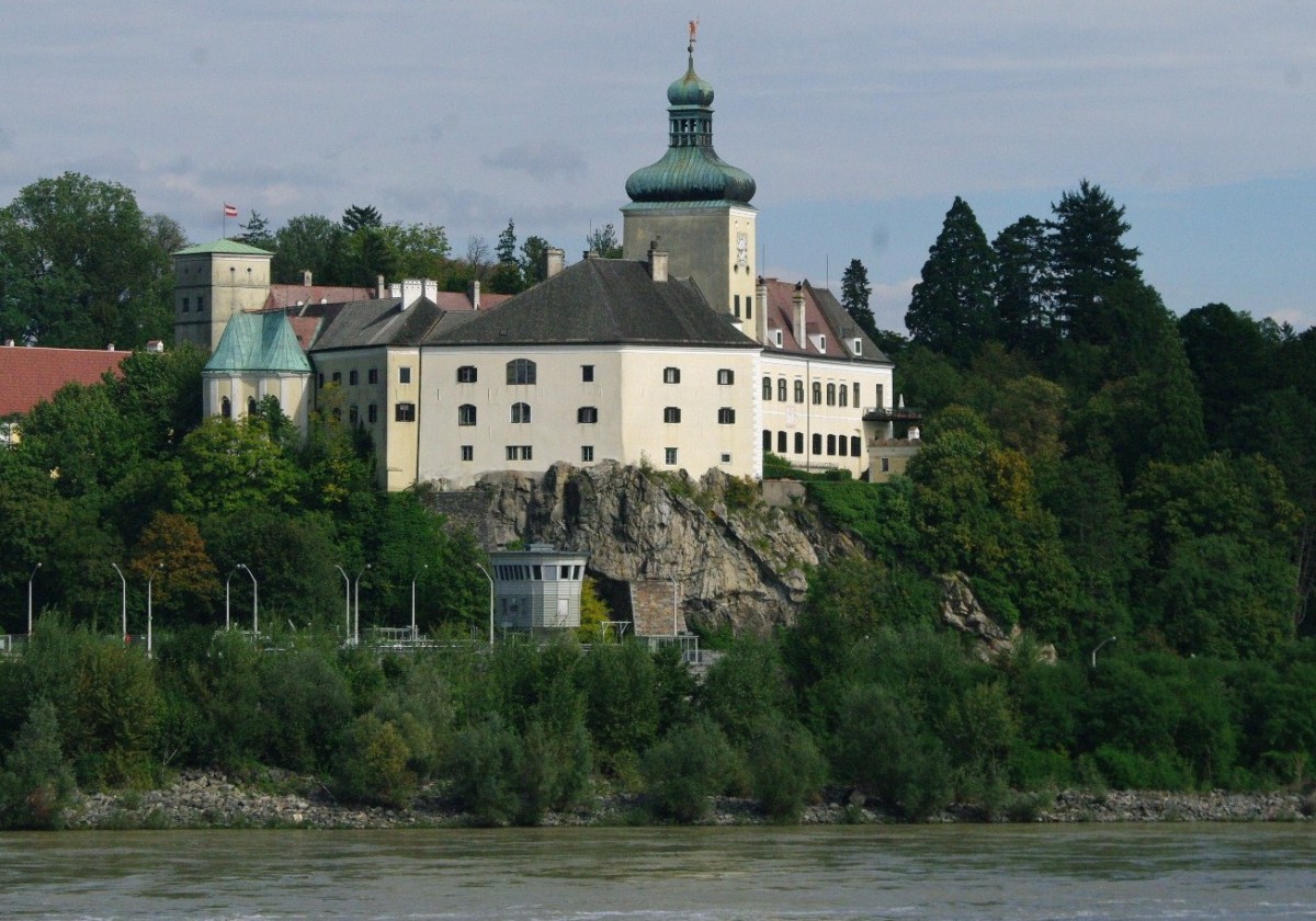 Schloss Persenbeug, erbaut ab 1593 durch die Familie Hoyos, ab 1800 im Besitz von Kaiser Franz I., heute im Besitz der Familie Habsburg-Lothringen, Geburtsort von Kaiser Karl I. (22.09.2013)