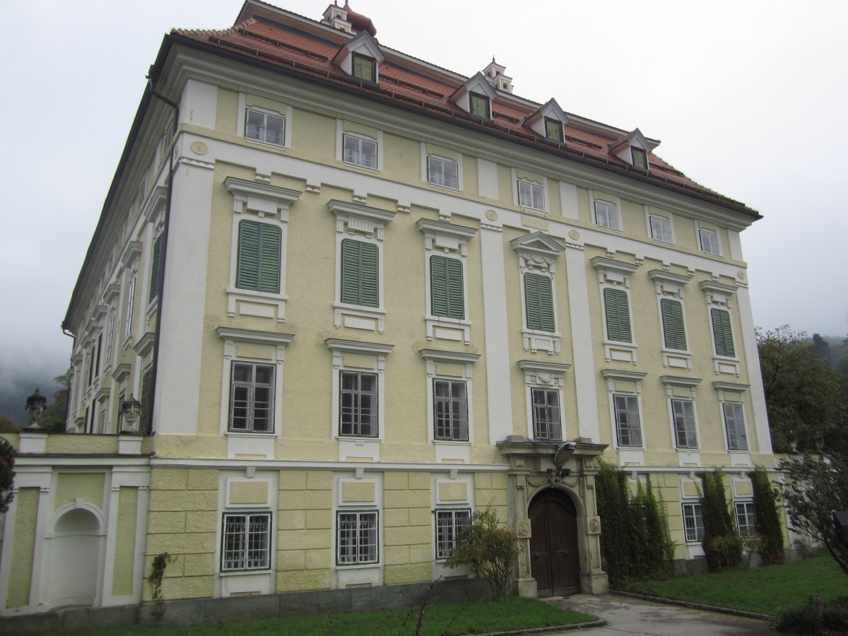Schloss Pckstein im Krtner Gurktal, erbaut von 1778 bis 1782 durch Architekt 
Johann Georg von Hagenauer, Bauherr war Bischof Franz Anton von Auersberg (01.10.2013)