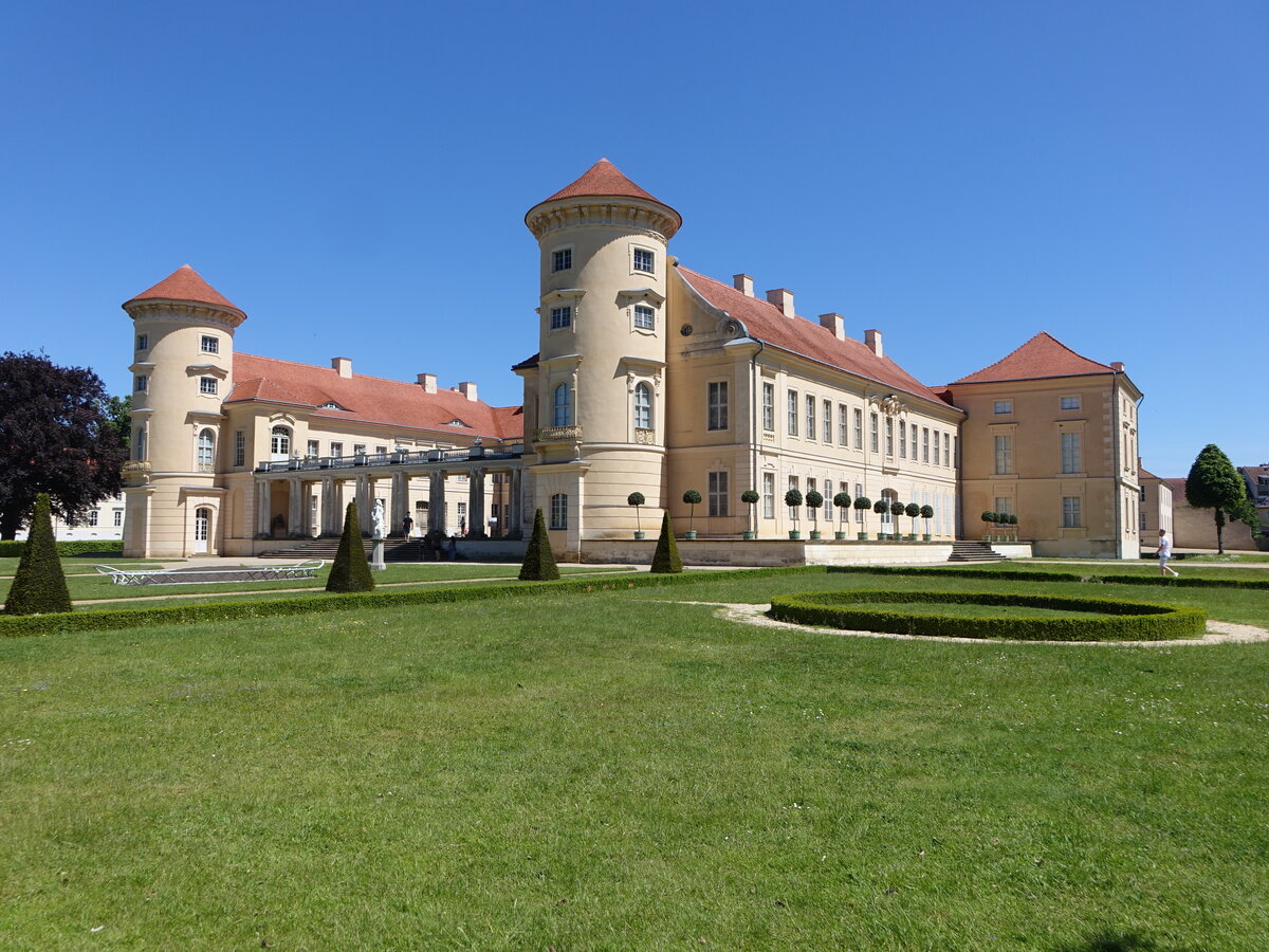 Schloss Rheinsberg, erbaut ab 1566 durch die Familie von Bredow, erweitert bis 1740 durch die Baumeistern Johann Gottfried Kemmeter und Georg Wenzeslaus von Knobelsdorff (29.05.2026) 
