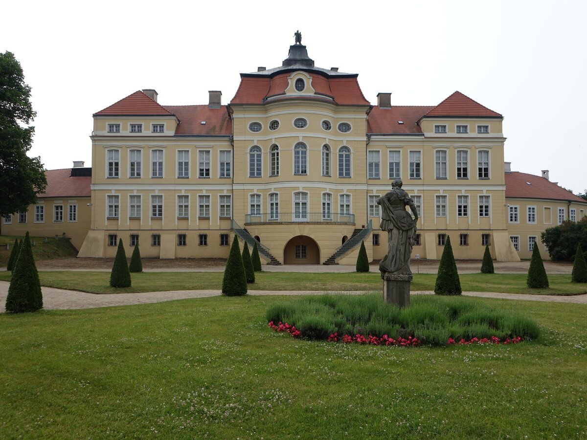 Schloss Rogalin, Ansicht von der Parkseite auf das Hauptgebude (12.06.2021)