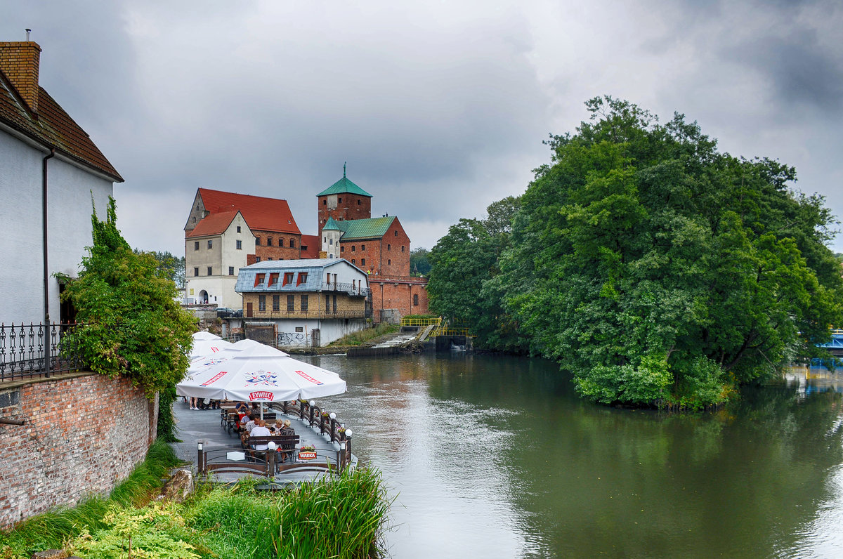 Schloss Rgenwalde (heute Darłowo), ein sptgotischer Ziegelbau in der Nhe des Stadtparks. Es beherbergte von 1929 bis 1945 das von dem Rgenwalder Lehrer Karl Rosenow 1917 gegrndete Kreisheimatmuseum (bis 1945 war Rosenow Leiter des Museums). Das Museum besteht heute (2008) als Regionalmuseum fort. Aufnahme: 22. August 2020.