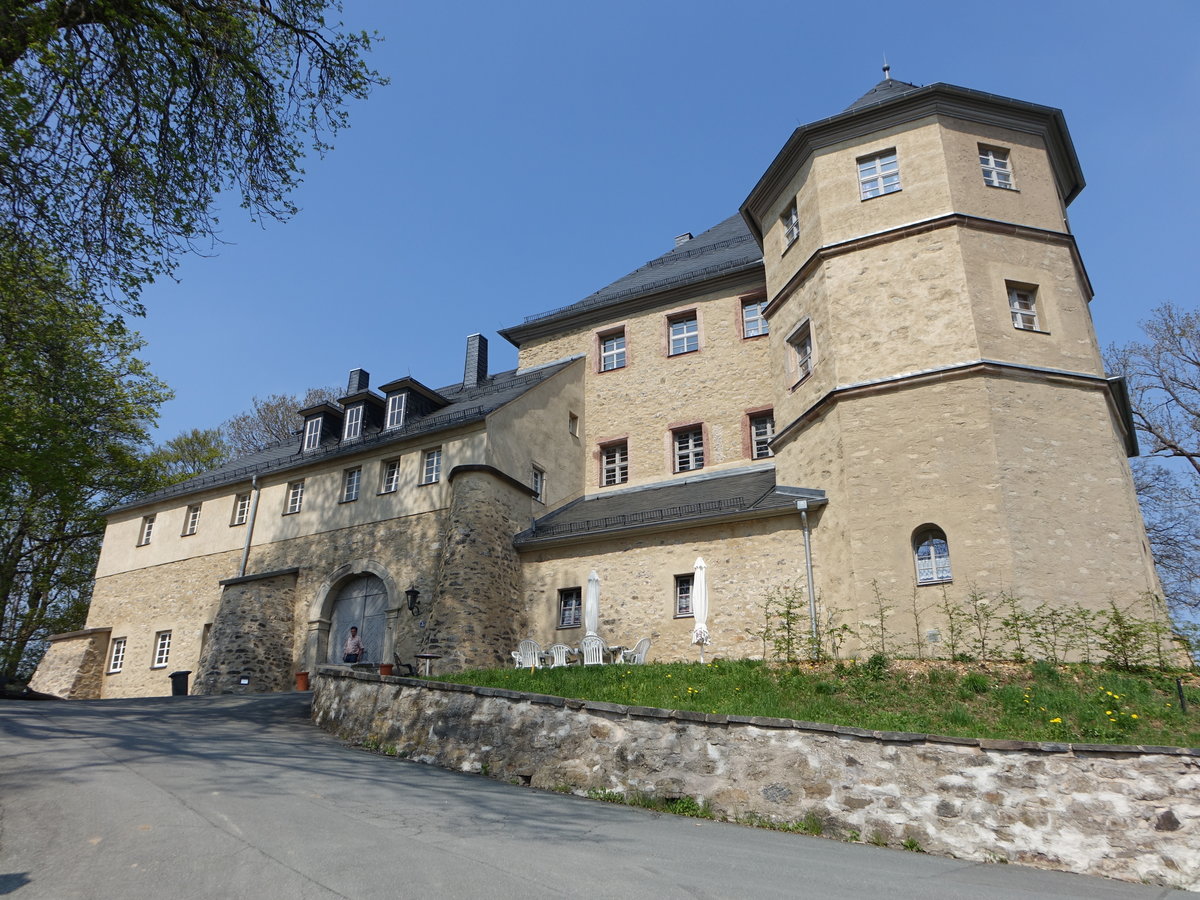 Schloss Schauenstein, Dreigeschossiger Haupttrakt mit Eckturm und Walmdach und zwei einen Hof umschlieende Flgelbauten, im Kern 15. Jahrhundert (21.04.2018)