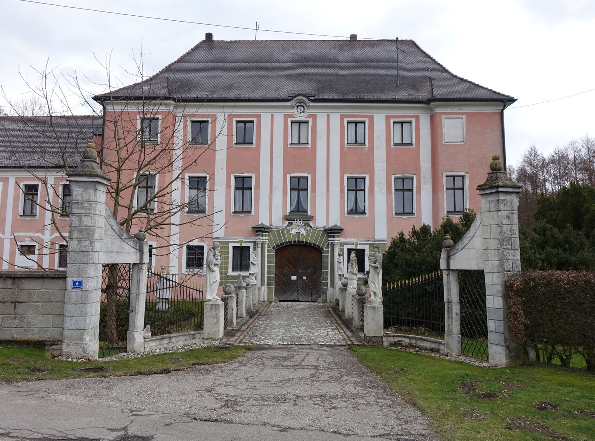 Schloss Sinning, erbaut 1639 durch Franz Freiherr von Gise, dreistckiges Wasserschloss, 1727 Anbau von Wilhelm Adam von Weveld (06.03.2016)