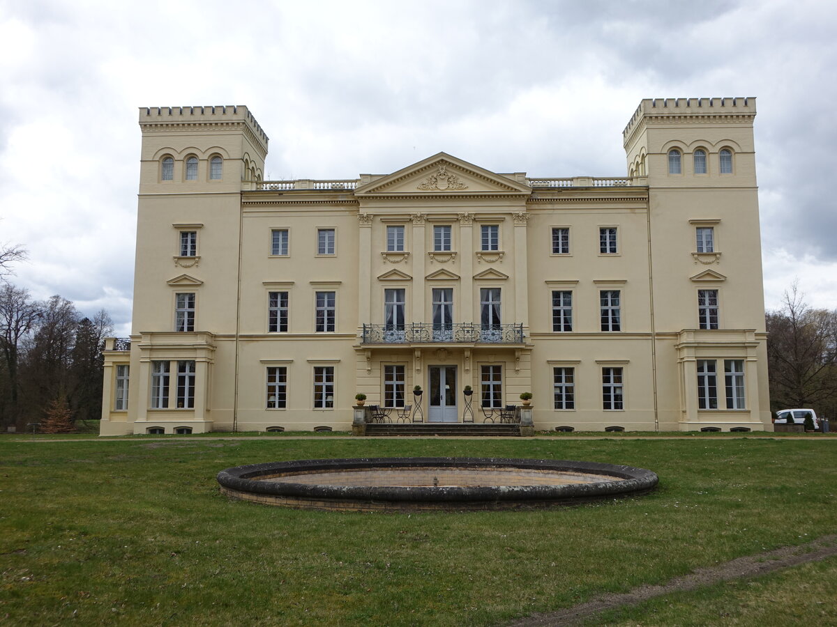 Schloss Steinh�fel, erbaut von 1790 bis 1795 im Stil des Fr�hklassizismus (05.04.2026)