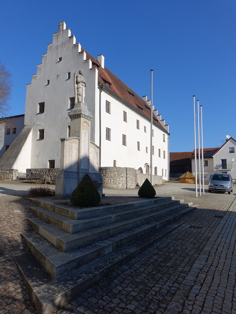 Schloss Tging, zweiflgeliger, im rechten Winkel zusammenstoender dreigeschossiger Bau (12.03.2017)
