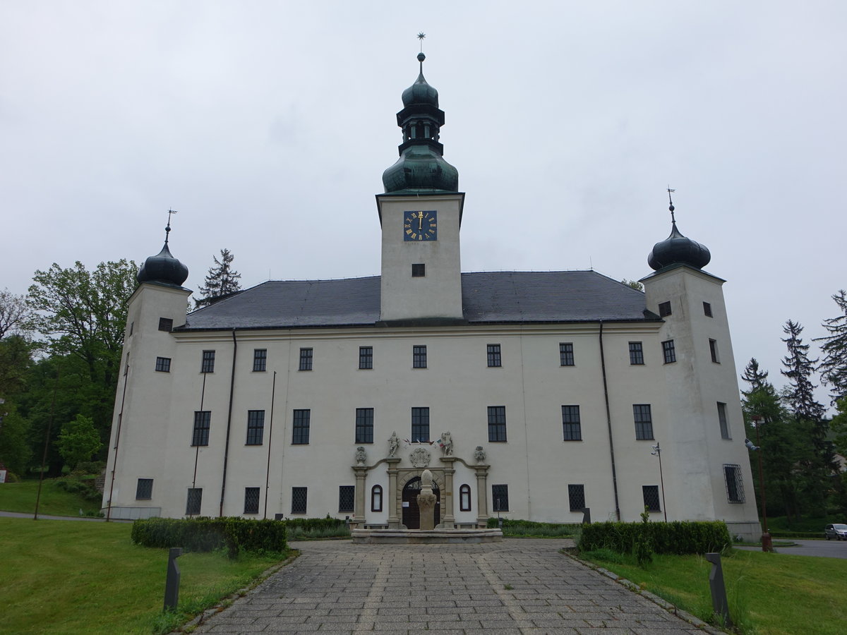 Schloss Trest, erbaut ab 1513, es dient heute der Akademie der Wissenschaften der Tschechischen Republik als Hotel- und Kongresszentrum (29.05.2019)