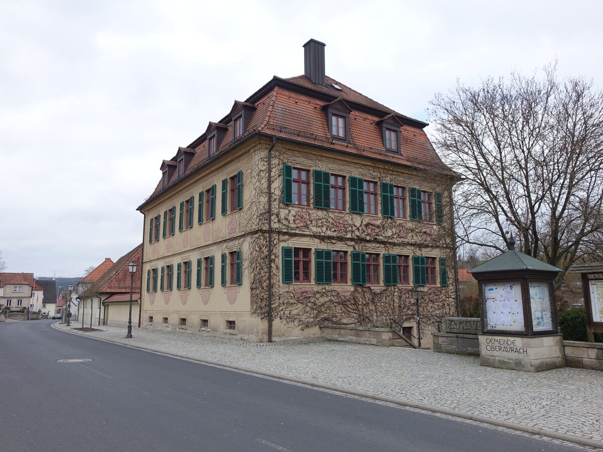 Schloss Tretzendorf,  zweigeschossiger Mansardwalmdachbau, erbaut von 1768 bis 1772, heute Rathaus (26.03.2016)