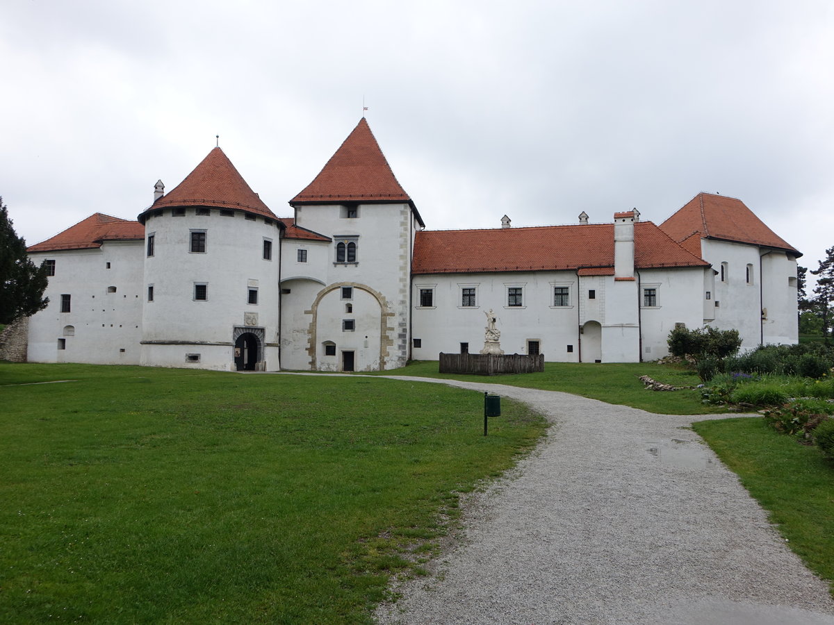 Schloss Varazdin, erbaut ab 1181 unter König Bela III., seit 1925 Stadtmuseum (03.05.2017)
