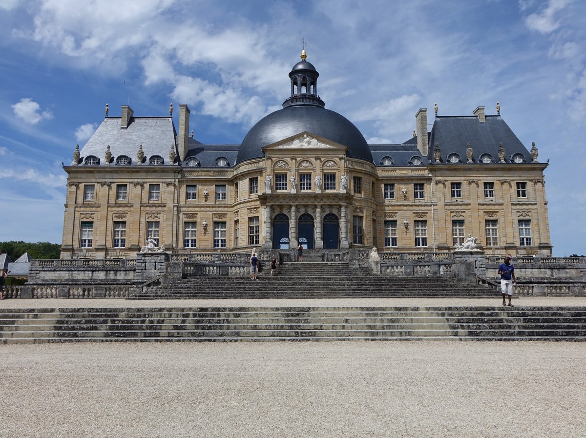 Schloss Vaux-le-Vicomte, erbaut von 1656 bis 1661 durch Architekt Louis Le Vau und des Gartenarchitekten Andr Le Ntre. Die Innenausstattung entwarf der Maler Charles Lebrun (10.07.2016)
