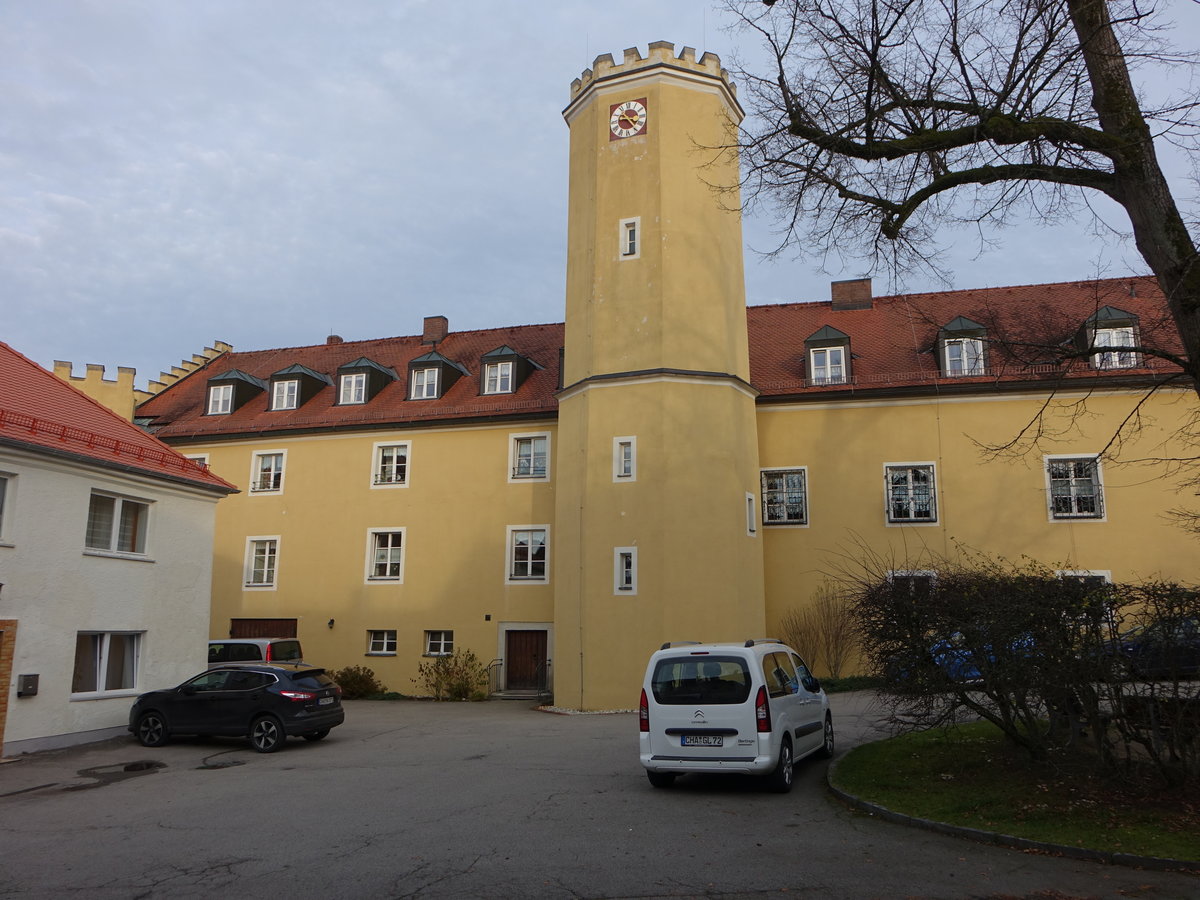 Schloss Zandt, Zwei- bis dreigeschossiger traufstndiger Satteldachbau mit Ecktrmen, erbaut ab 1527 (04.11.2017)