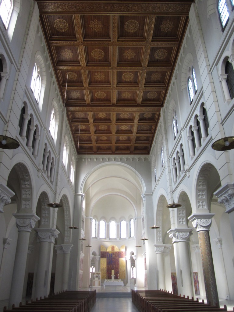 Schlosskirche Tanzenberg, erbaut 1898 mit Fresken von Valentin Oman (02.10.2013)