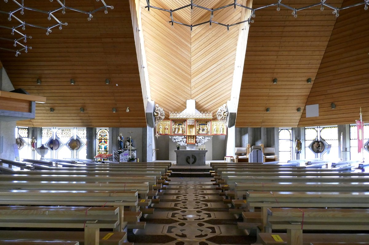 Schluchsee, Blick zum Altar in der Kirche St.Nikolaus, Aug.2020