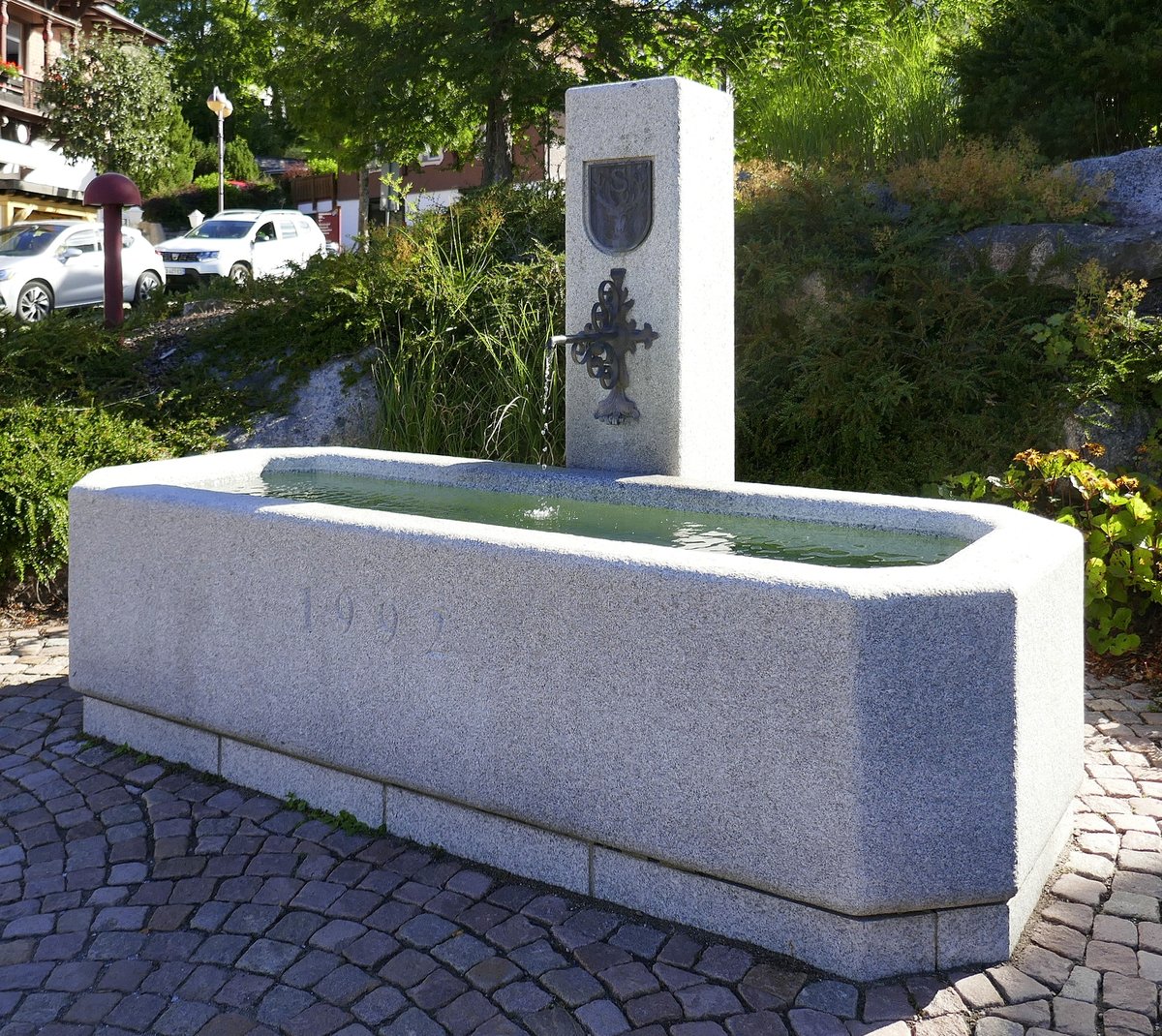 Schluchsee, Brunnen am Rathaus, aufgestellt 1992, Aug.2020